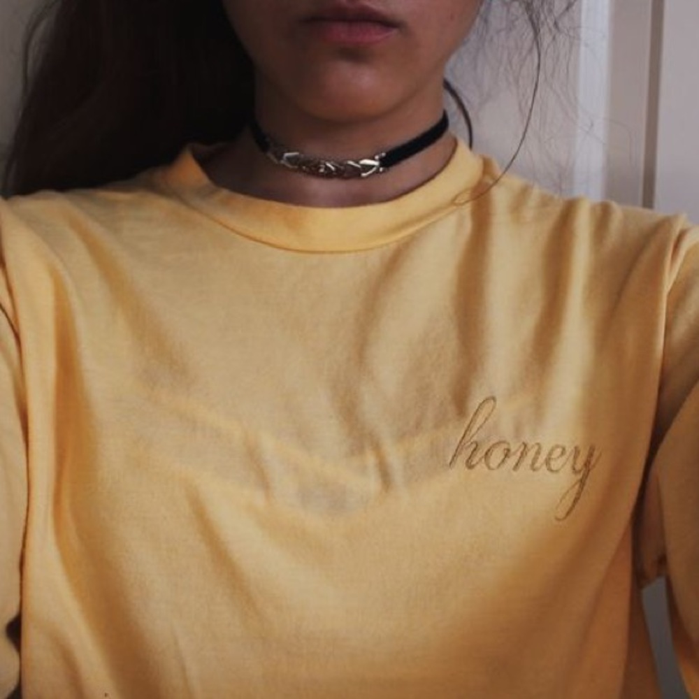 RARE Brandy Melville Honey Tee W/ WHITE BRAND TAG